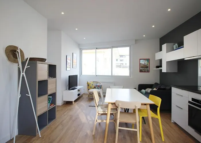 Maison Calme Et Ensoleillee A Holiday home Biarritz